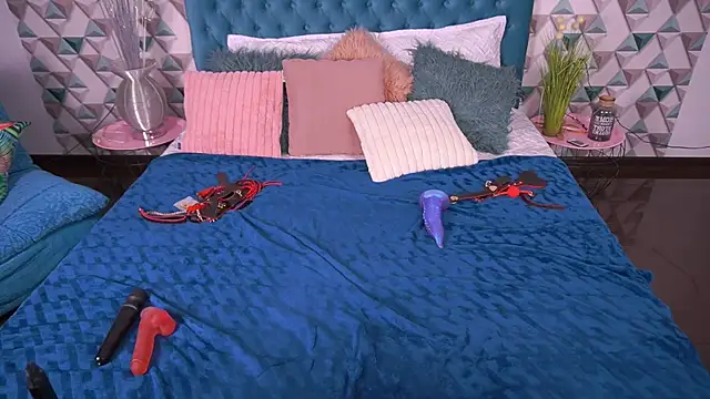 Вебкам-шоу LittleShyy