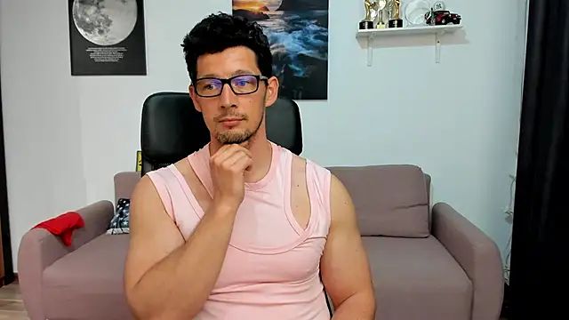 BrutusK08 Adlı Modelin Canlı XXX Sohbeti