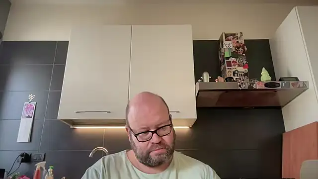theitalianbear's Live XXX Chat