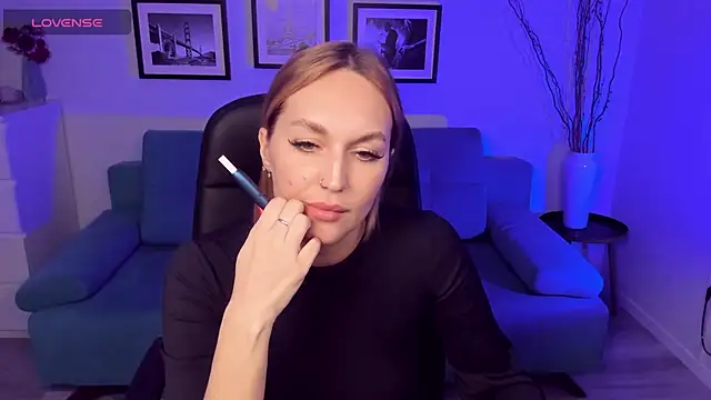 EvieMagicalのライブXXXチャット