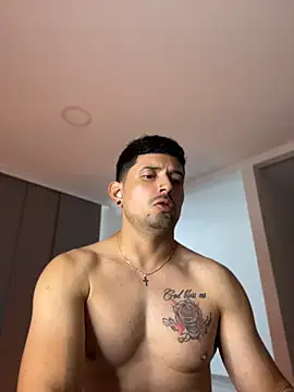 XXX chat uživo modela TroyeSavage