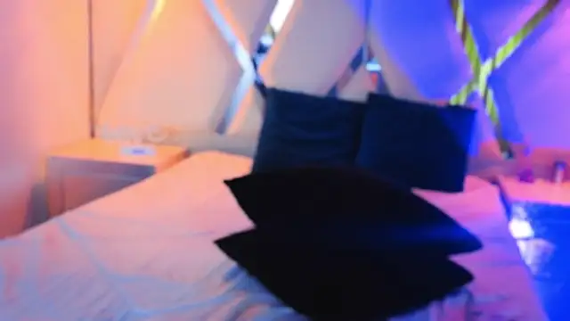 MeelFox's Live XXX Chat