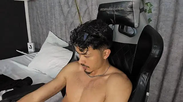 NicolaiKarav Show Webcam