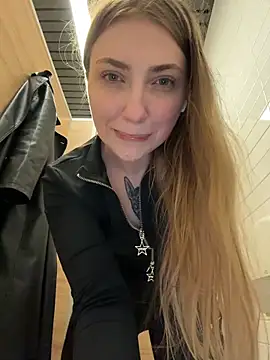 Sunny___Bunny Adlı Modelin Canlı XXX Sohbeti