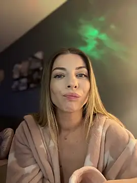 Mia_Ethan Adlı Modelin Canlı XXX Sohbeti