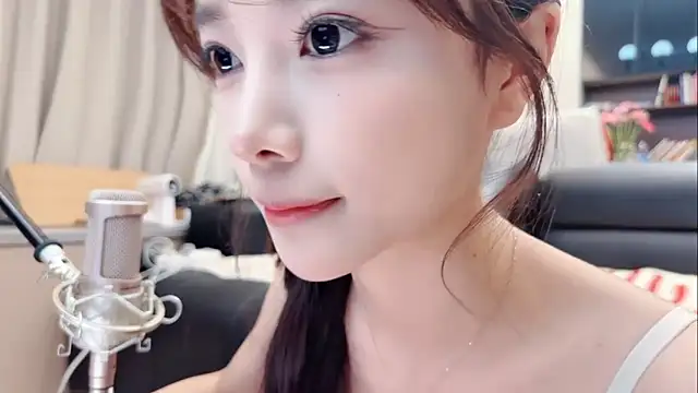 Butterbear's Webcam Show