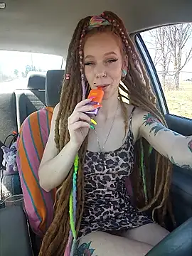 LucidLucy Show in webcam