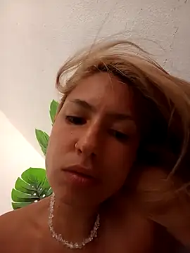 Show modela sofiale666 na web-kameri