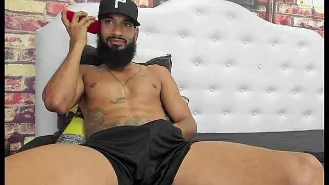 Damian_Shakur: διαδικτυακό σόου στην κάμερα