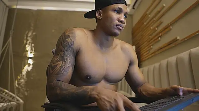 Logan_Varela Adlı Modelin Web Kamerası Şovu