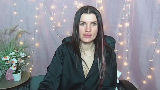 Chatroom XXX en direct de MilaLoona