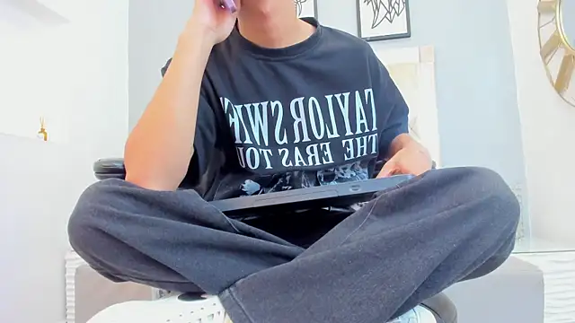 Chatroom XXX en direct de adams_bobby