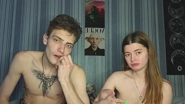 EmiliaCoupleのライブXXXチャット