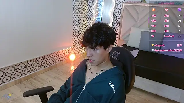 Show modela Damian_tay na web-kameri