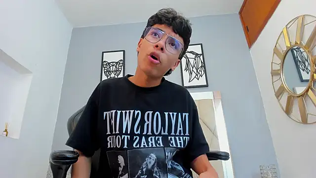 adams_bobby Adlı Modelin Web Kamerası Şovu