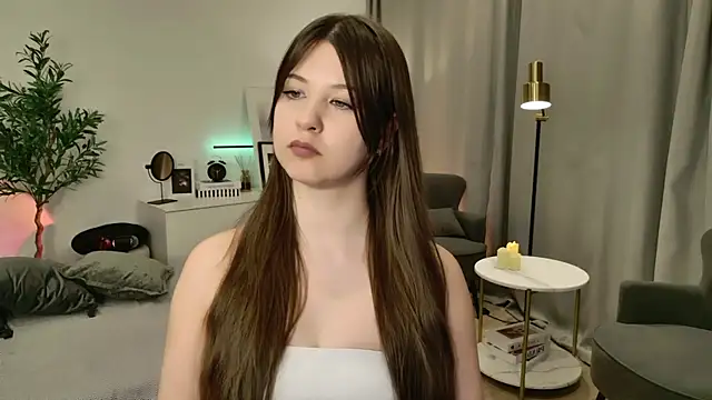 ElizaMild Show in webcam