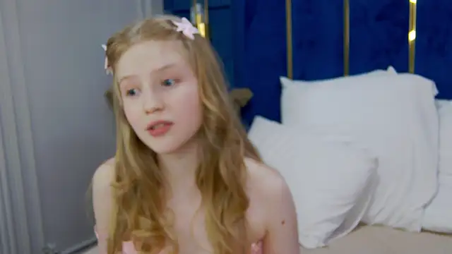 LilianHowards webcam show