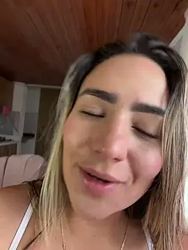 Miilana_: διαδικτυακό σόου στην κάμερα