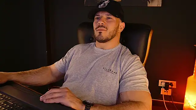 XXX chat uživo modela AngeloEric