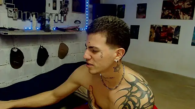 paul-mendezx: διαδικτυακό σόου στην κάμερα