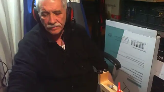 nonnomaturobisex's Webcam Show