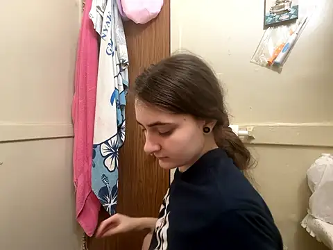 Snowbunnycake_131 Show in webcam