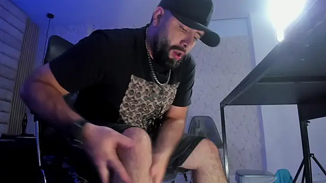 jhon_bear03 Show in webcam