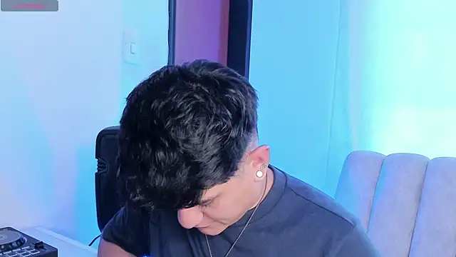 Theo_Rowan's Live XXX Chat