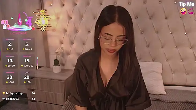 Chat +18 de Susan_Voltaire ao vivo