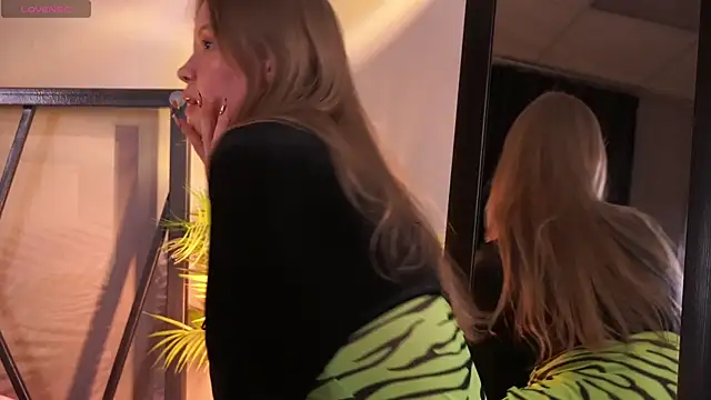 XXX chat uživo modela TataCoy