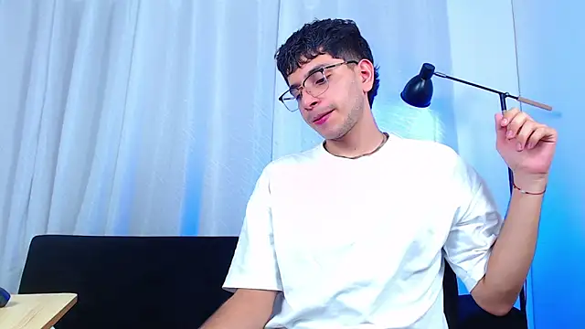 Show modela maax_18 na web-kameri