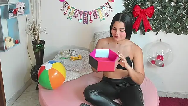 DestinyHills Live XXX-Chat