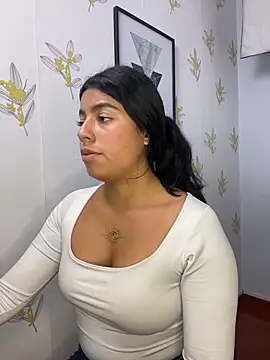 Laia_white live XXX chat