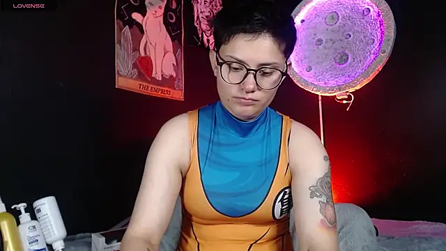 Онлайн чат XXX girl_intense444