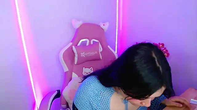 Nahia_Brm's Live XXX Chat