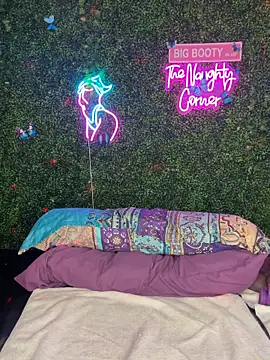 RenaThickAss Show in webcam