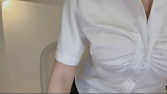 Onechestnut Adlı Modelin Canlı XXX Sohbeti