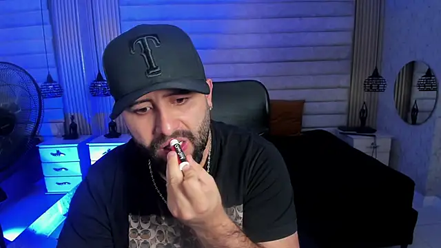 jhon_bear03's Webcam Show