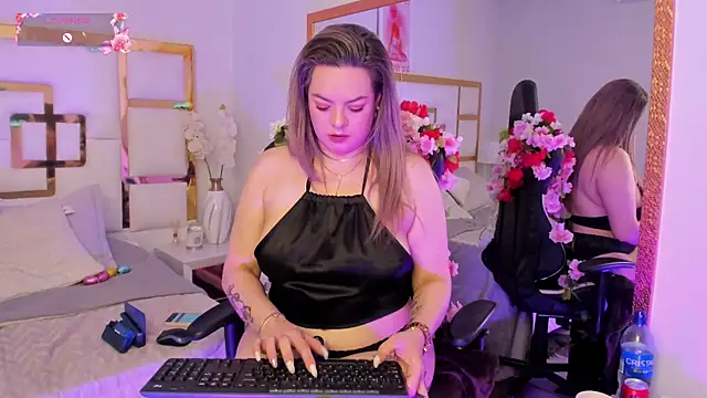 AvaMiia 라이브 XXX 채팅