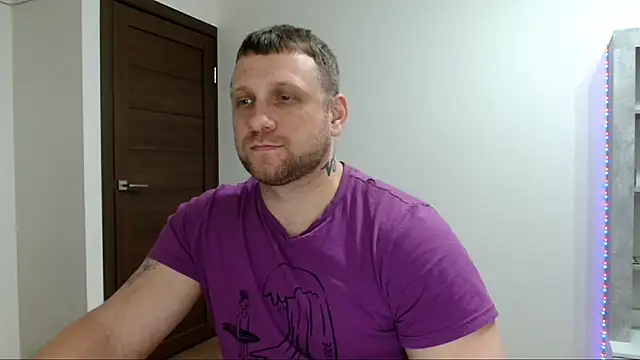 Show modela B-L-O-N-D na web-kameri