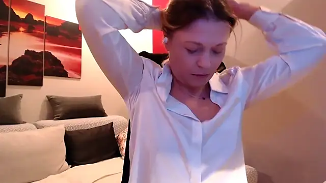 love-bionda Adlı Modelin Canlı XXX Sohbeti