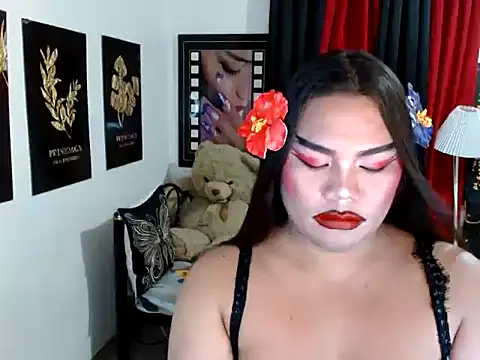 TSbrianaHugeCock 在線直播表演