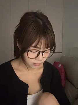 Nana-3 Chat XXX live