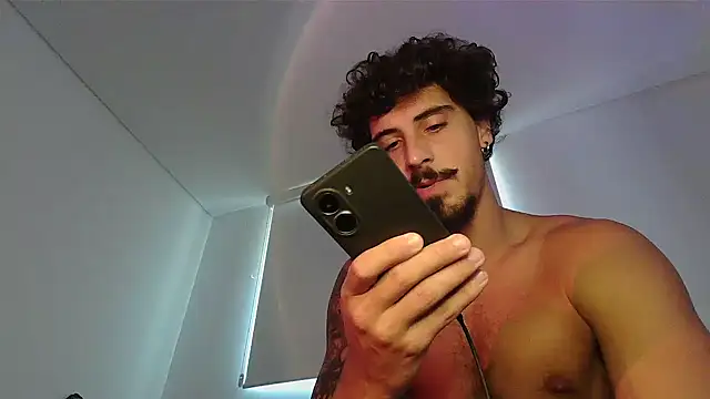 Show modela milkoffe na web-kameri