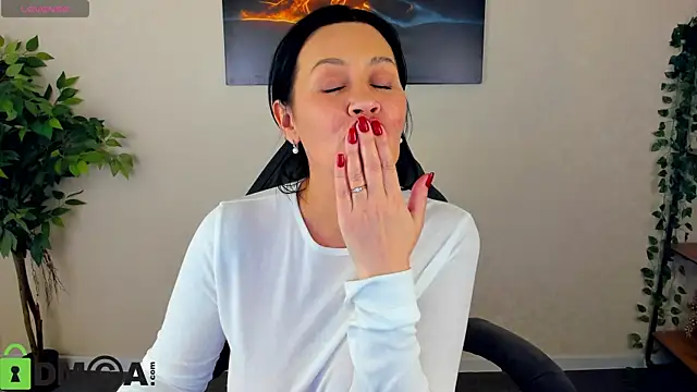 Sara_Devills' Webcam Show