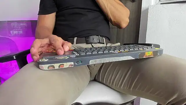 Lucii_fer_ élő XXX-chatje