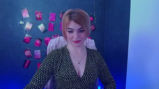 CuttieEmma's Live XXX Chat