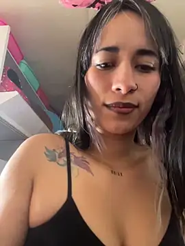 Chatroom XXX en direct de monserrat_towers