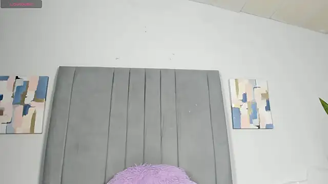 Sophia_Ebony Adlı Modelin Canlı XXX Sohbeti