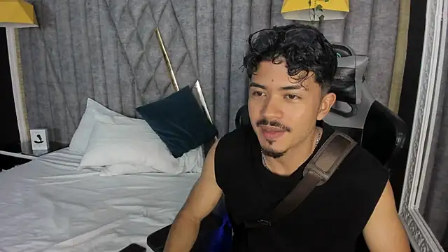 Pertunjukan Kamera Web NicolaiKarav